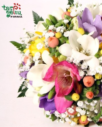 Įvairiaspalvė pamergės puokštė 