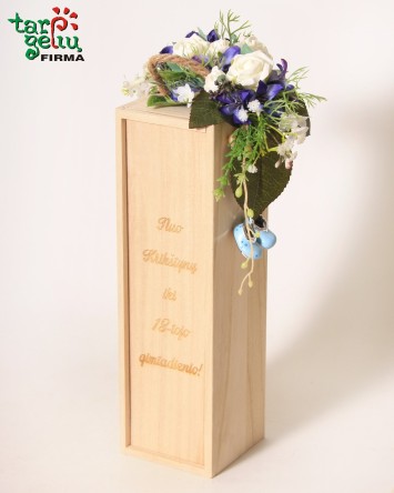 Dekoruota vyno dėžė...