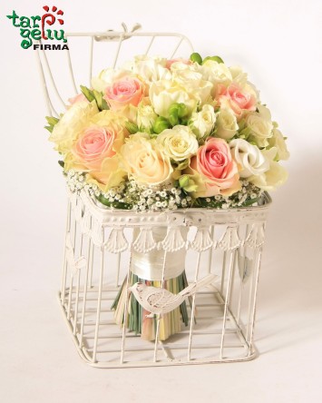 Romantiška rožių puokštė