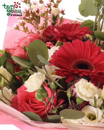 Rožinių spalvų puokštė