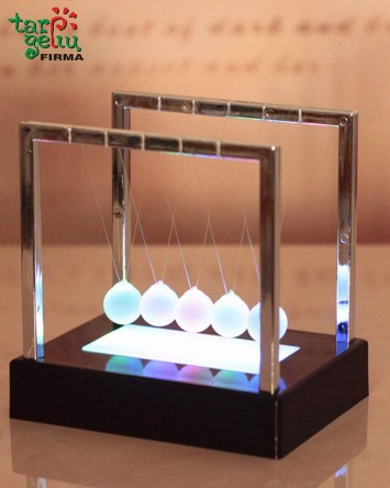 Niutono lopšys su LED