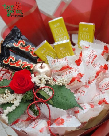 Puokštė iš saldainių