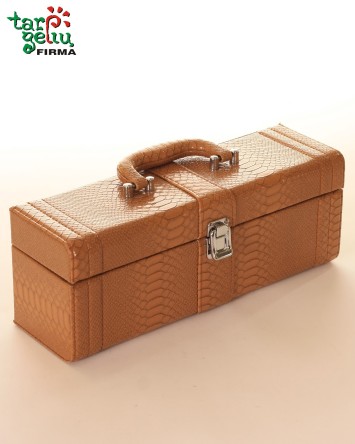 Vyno butelio dėžė su įrankiais