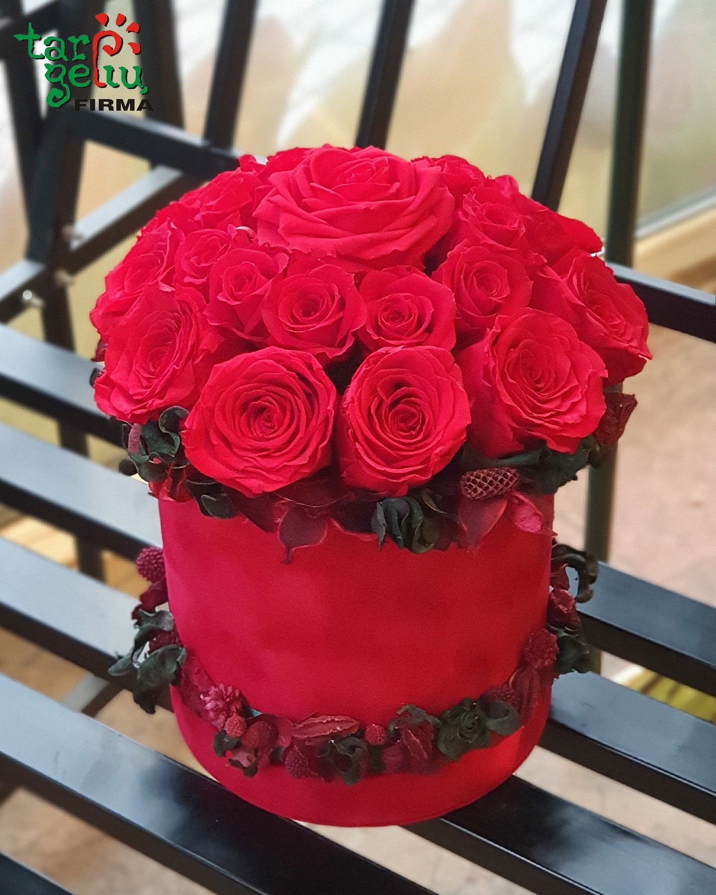 Raudonų miegančių rožių dėžutė "Klasika"