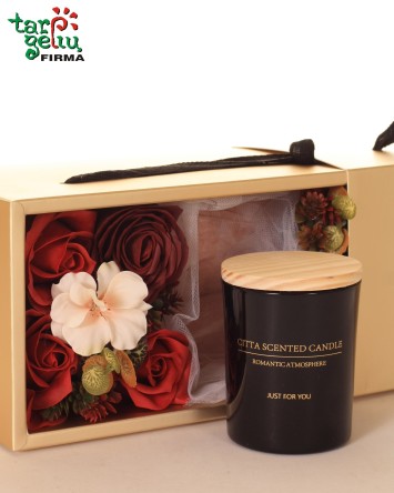 Muilo rožės ir žvakė dėžutėje