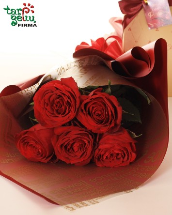 Rožių puokštė + saldainiai