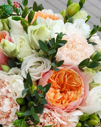 Vestuvinė puokštė su bijūninėmis rožėmis