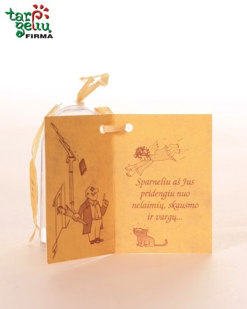 Stovintis mažas angelėlis