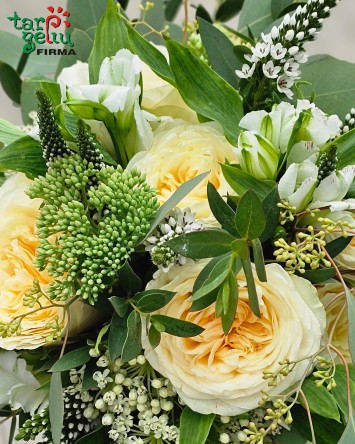 Puri ir vešli nuotakos puokštė su gausia žaluma