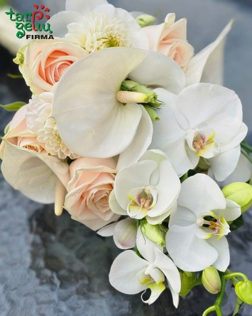 Elegantiška pailga puokštė nuotakai