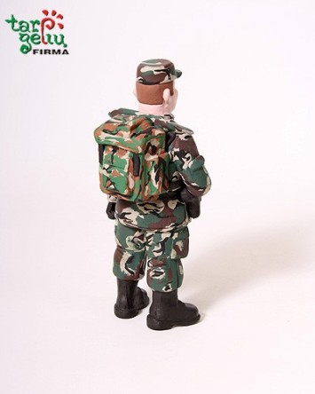 Suvenyras "Pasienietis su kuprine"